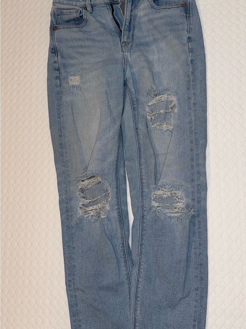 American Eagle Light Blue Distressed Women’s Jeans